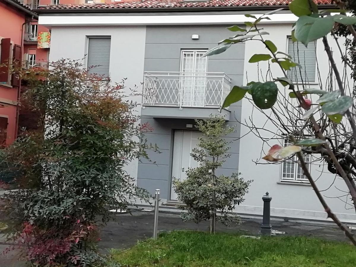 Grigio Perla Panigale, Villetta Con Giardino E Parcheggio Privato Fino A Tre Posti Auto - Un Oasi Di Tranqullita Bolonia Exterior foto