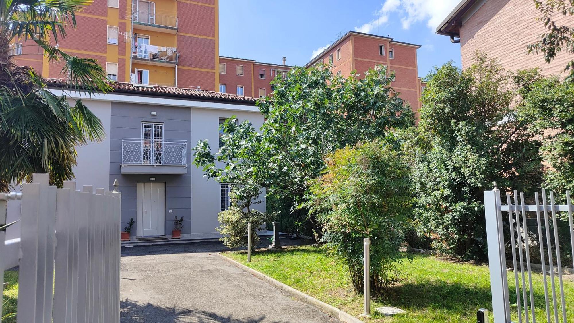 Grigio Perla Panigale, Villetta Con Giardino E Parcheggio Privato Fino A Tre Posti Auto - Un Oasi Di Tranqullita Bolonia Exterior foto