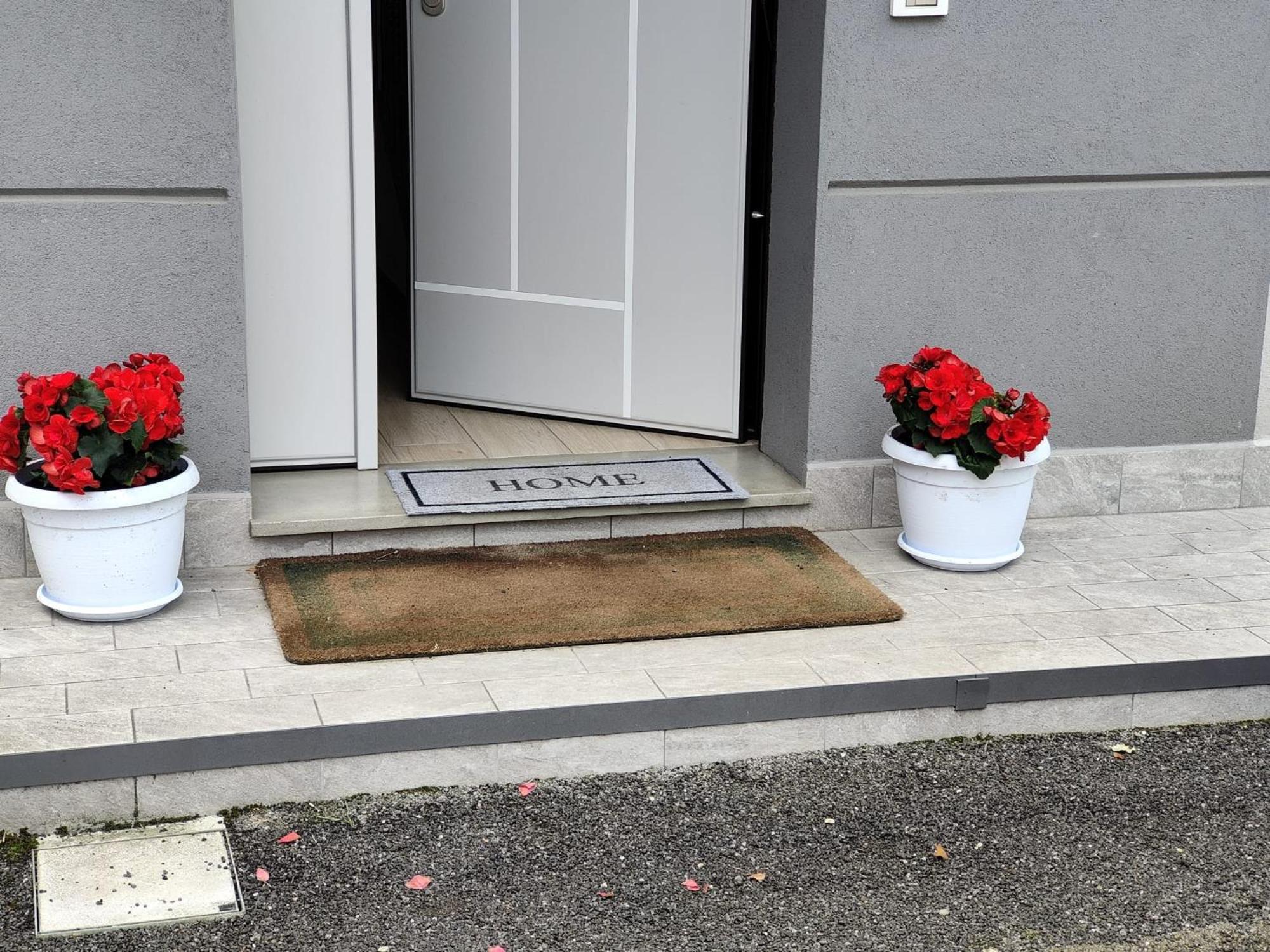 Grigio Perla Panigale, Villetta Con Giardino E Parcheggio Privato Fino A Tre Posti Auto - Un Oasi Di Tranqullita Bolonia Exterior foto